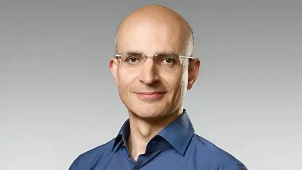 Sabih Khan – Apple’s Indian-Origin COO and Global Supply Chain Expert