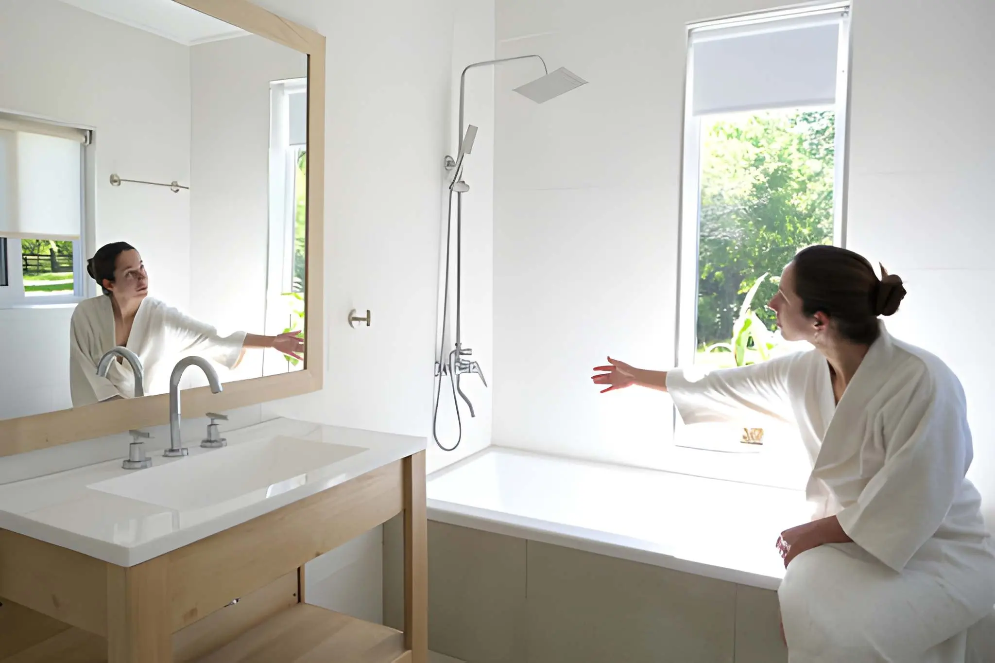 5 Stylish New Bathrooms With a Shower-Tub Combo